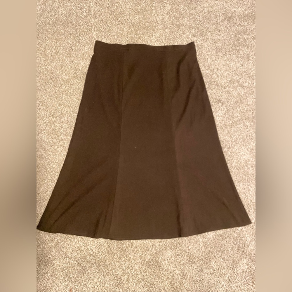 beautiful brown a-line skirt... has a side zipper & button.  Women's xL